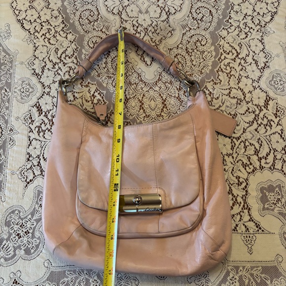 Baby pink leather coach shoulder bag - Picture 10 of 14